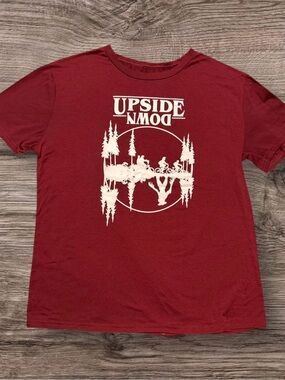 Stranger Things Upside Down T-Shirt Adult Medium Maroon Red Graphic Demogorgon